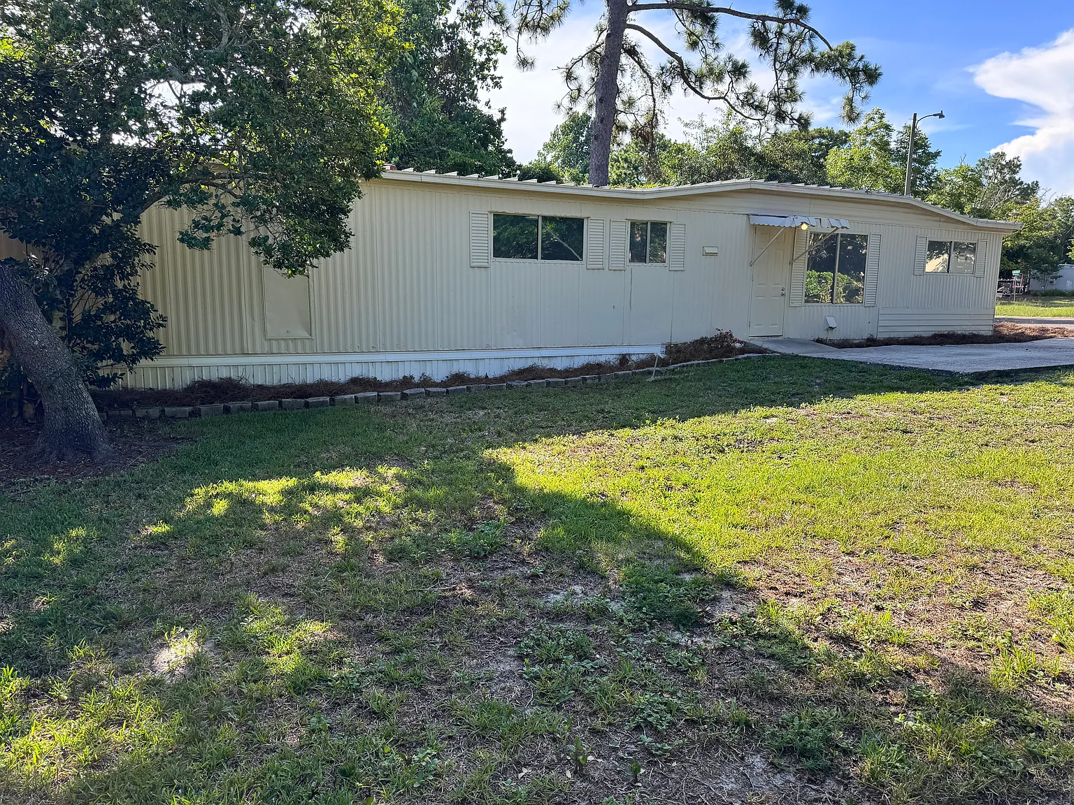 812 Blossom Dr — Photo 2