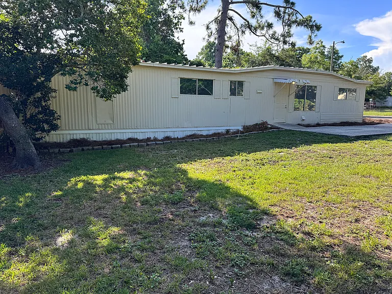 812 Blossom Dr — Photo 2