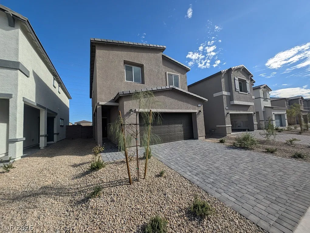 3 bed, 2.5 bath, 1715 sqft, $2,300 — Photo 2