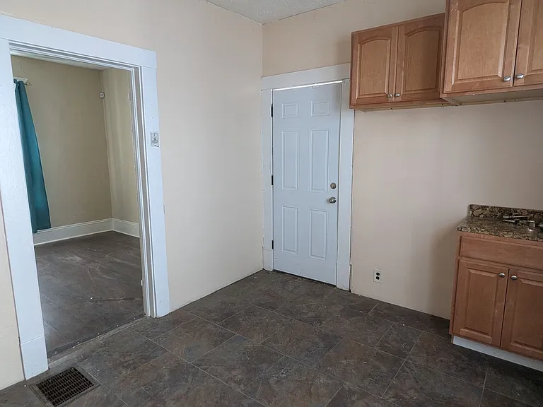 11412 Itasca Ave — Photo 13