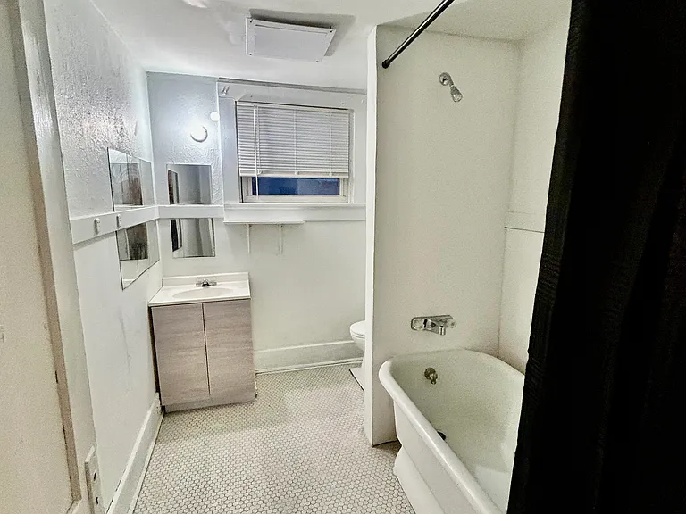 401 W Elliott Ave #A — Photo 7