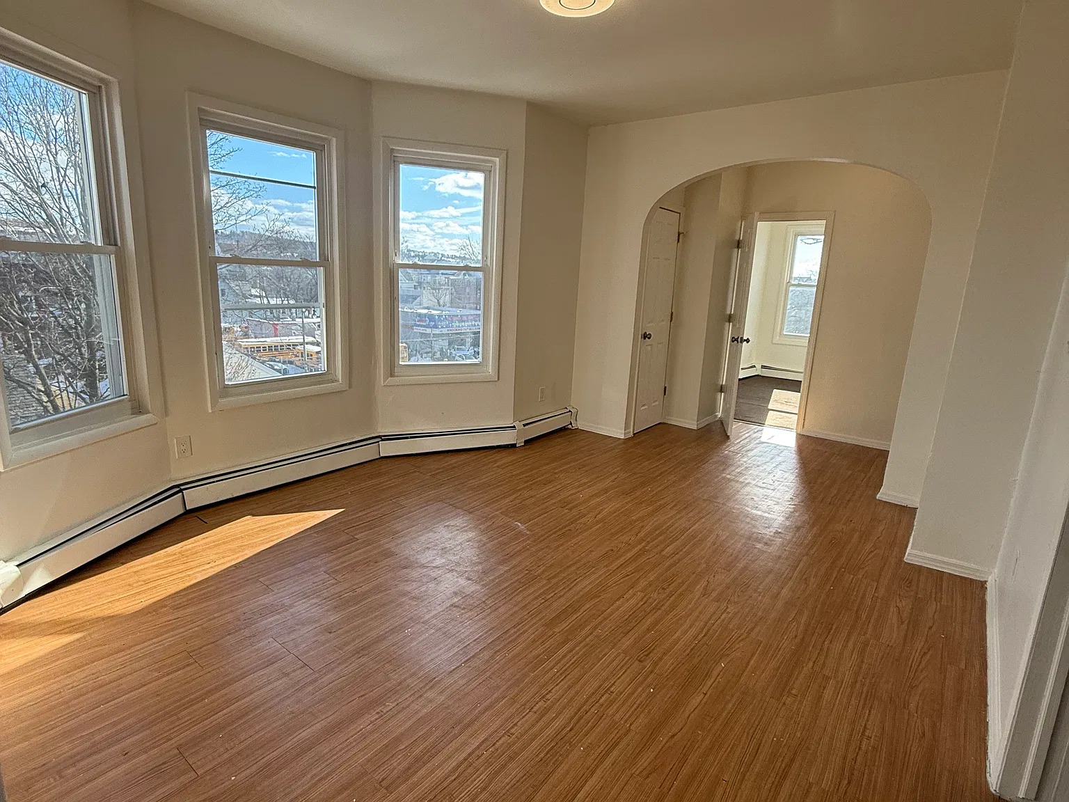 3 bed, 800 sqft, $2,000 — Photo 2