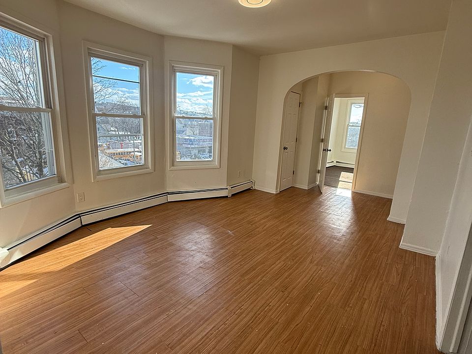 1st image of 166 Kearney St APT 3