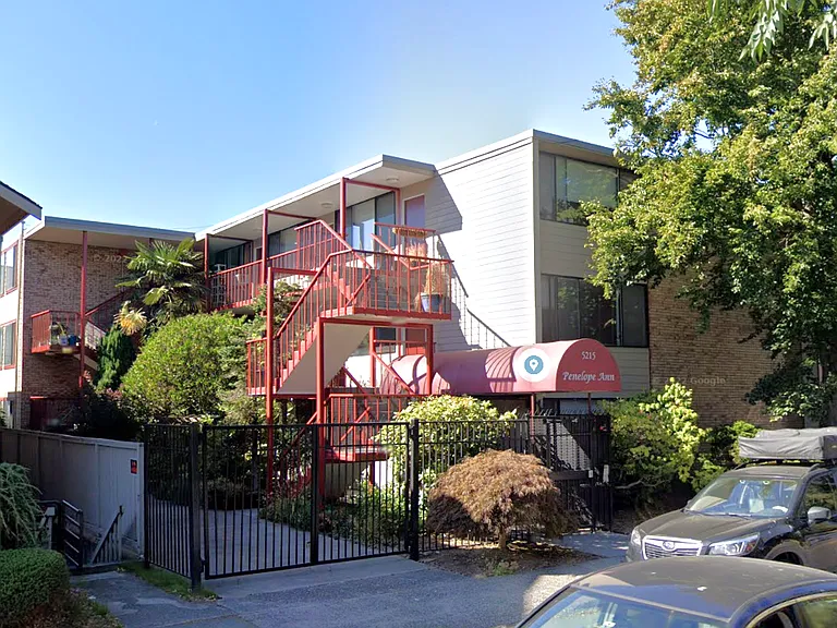 5215 15th Ave NE #10 — Photo 1