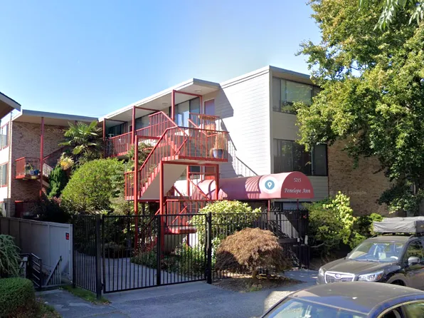 5215 15th Ave NE APT 10, Seattle, WA 98105
