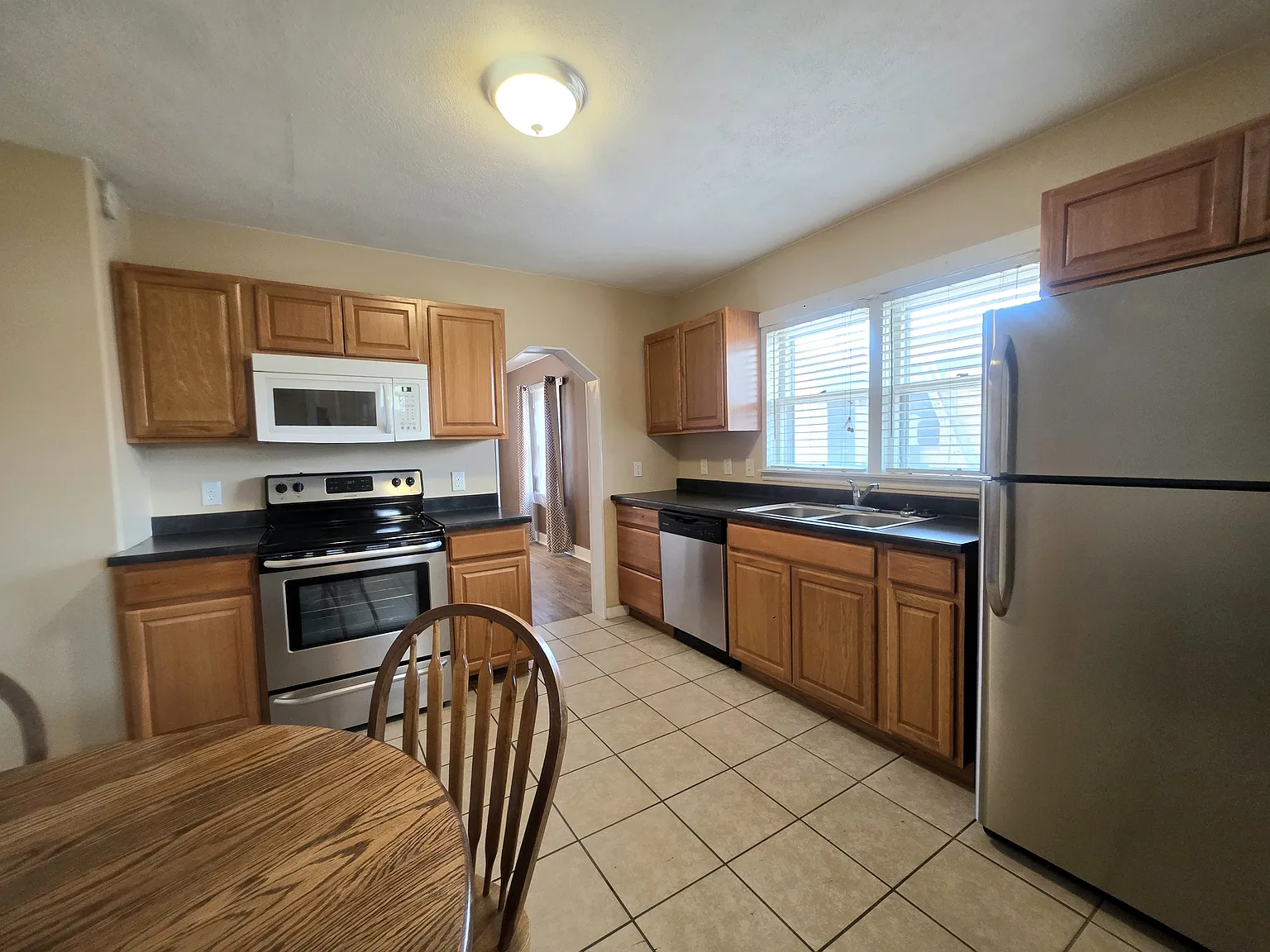 3 bed, 962 sqft, $1,600 — Photo 1