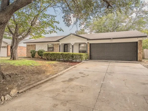 902 Smokey Ct, Arlington, TX 76014