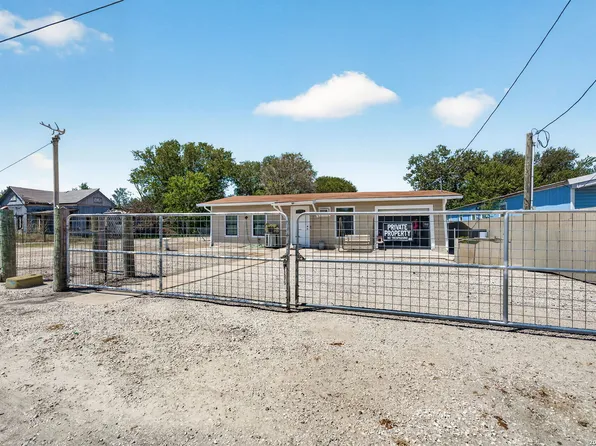 850 FM 743, Kenedy, TX 78119