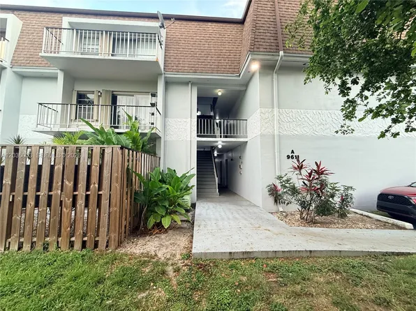 9611 SW 77th Ave APT 108A, Miami, FL 33156