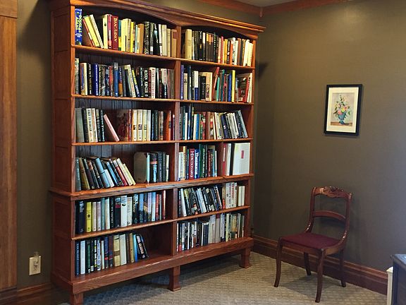 Library w/coffered ceiling