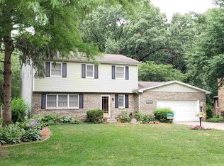 52155 Woodridge Dr, South Bend, IN