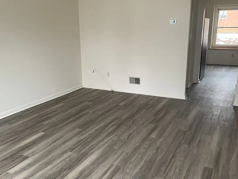 Victoria Village Apartments — Photo 4
