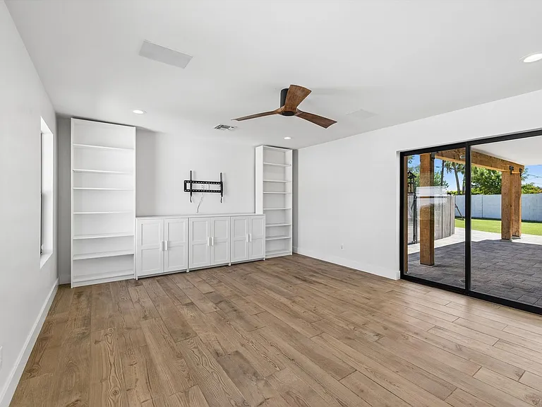 301 E Royal Palm Rd — Photo 17