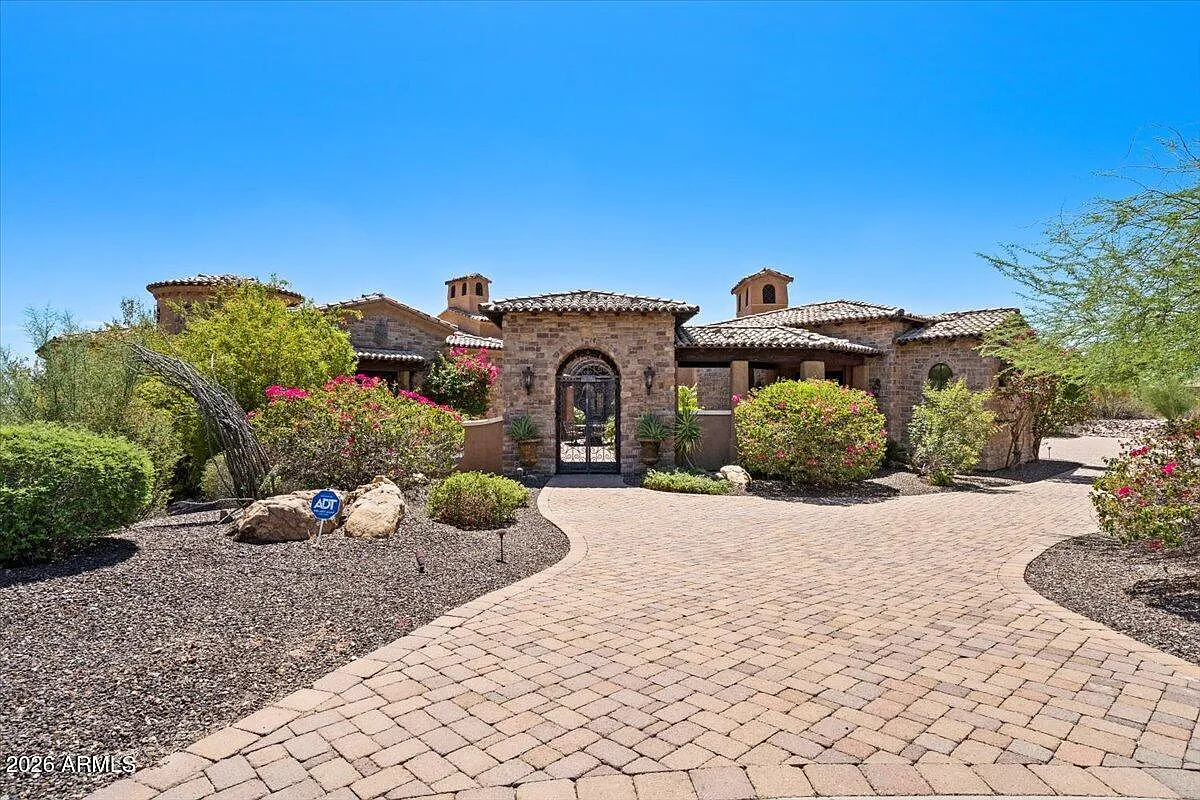 5 bed, 8.5 bath, 7243 sqft, $20,000 — Photo 1