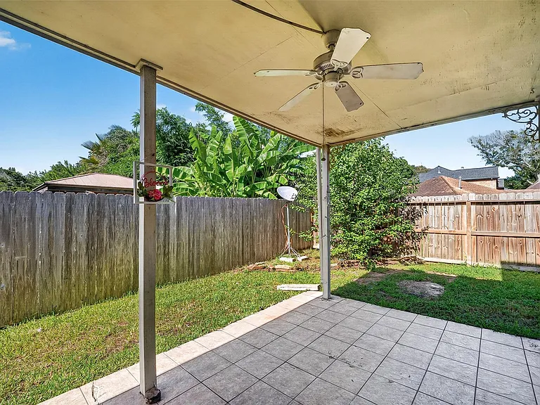 2411 Charter Oaks Ct — Photo 25