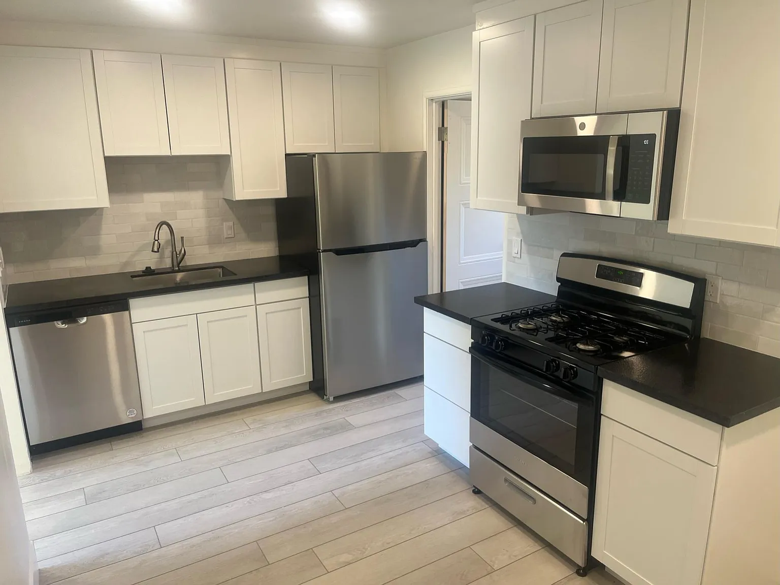 810 Kelly Way — Photo 4