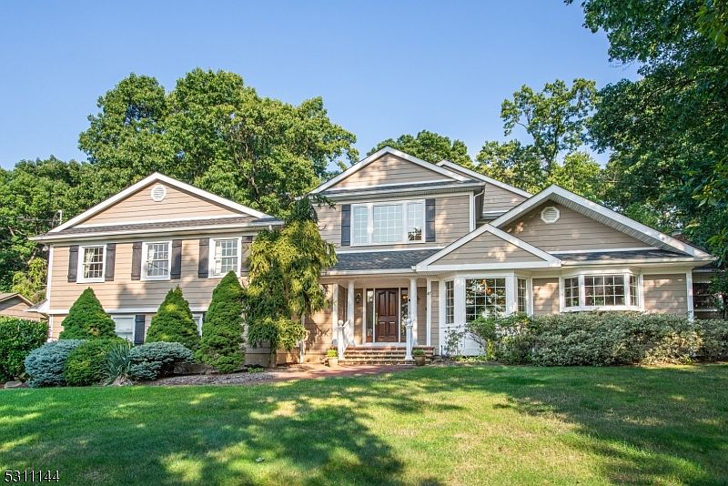 1st image of 47 Stonewall Dr
