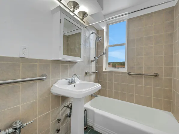 5730 Mosholu Avenue image 14 of 15