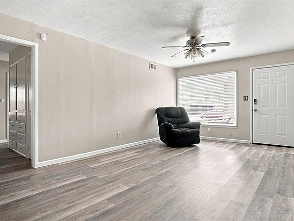 4th image of 209 W Glenhaven Dr