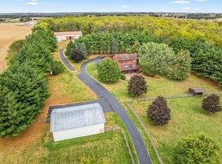 9104 E Weber Rd, Ridott, IL 61067