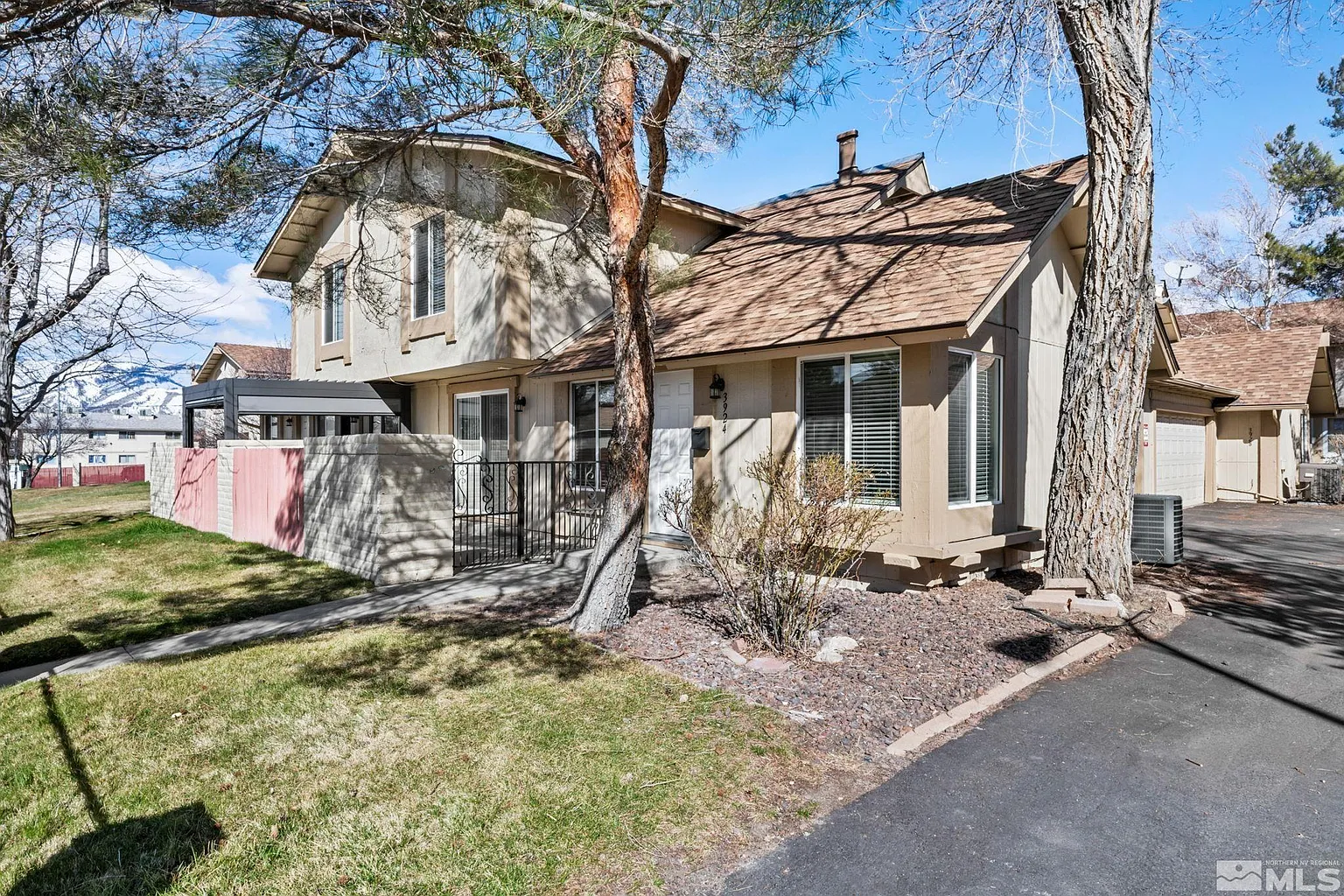 3924 Pheasant Dr photo 1