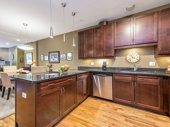 4th image of 4616 N Kenmore Ave APT 202