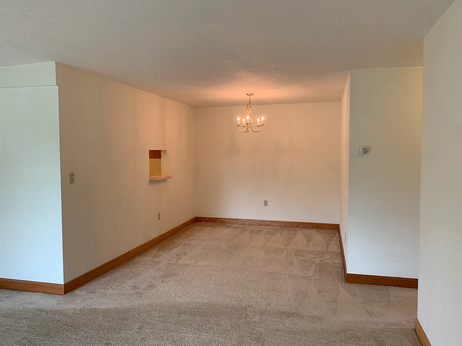 1 bed, 990 sqft, $2,425 — Photo 3
