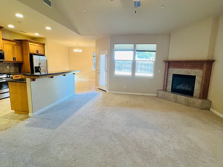 2953 Bancroft Dr — Photo 4