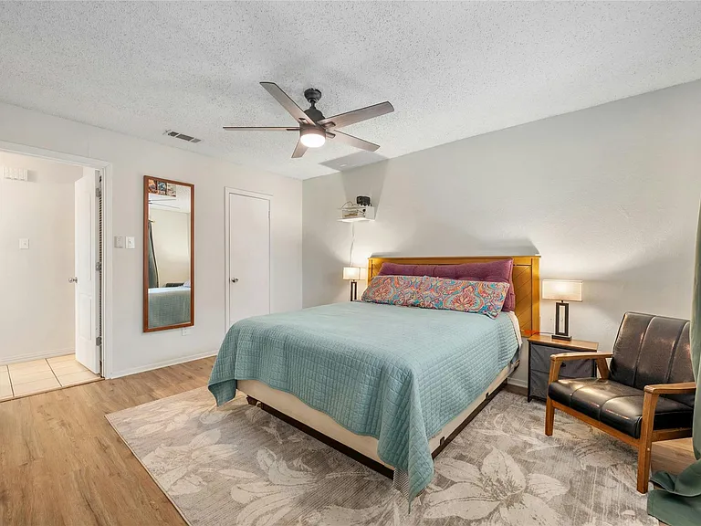 2523 E Stassney Ln — Photo 12