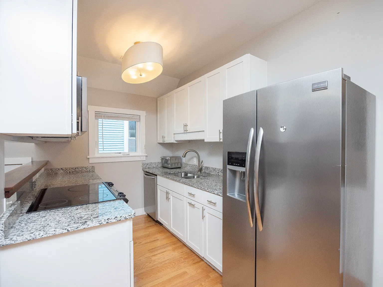 827 E University - 2 — Photo 4