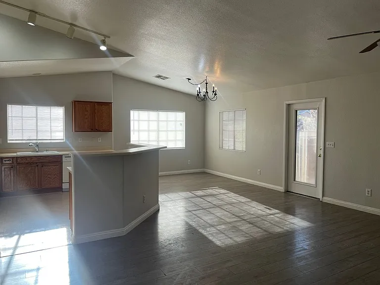 2708 Ganzo St — Photo 4