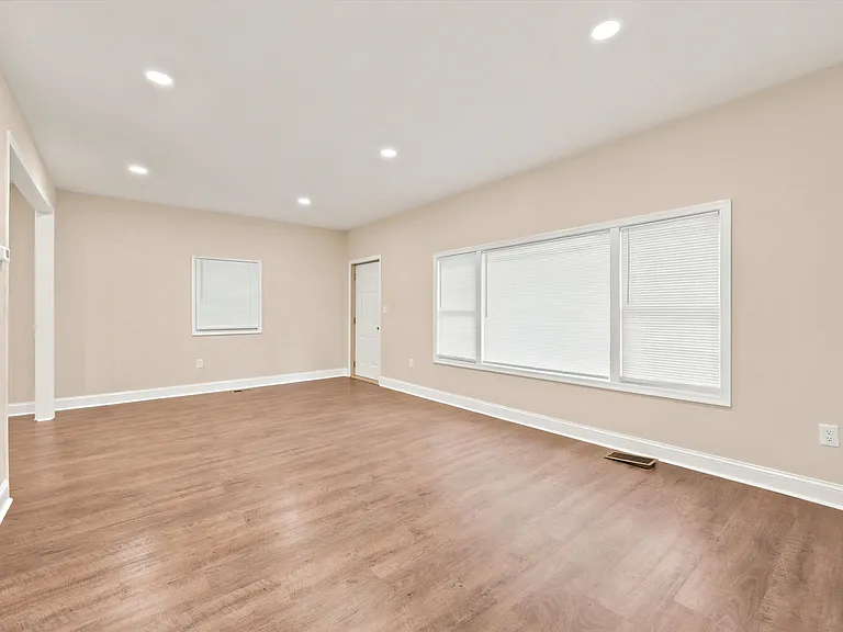 1605 Brintons Bridge Rd — Photo 20
