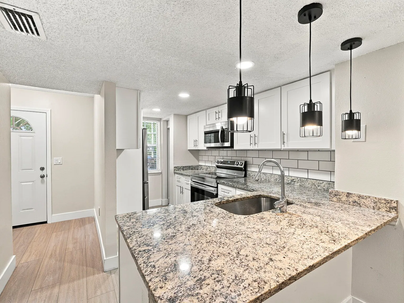 2 bed, 2.5 bath, 1110 sqft, $2,000 — Photo 3