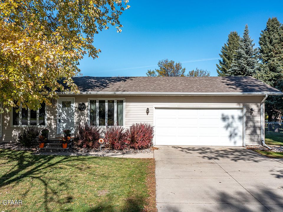 1st image of 3215 King Pl