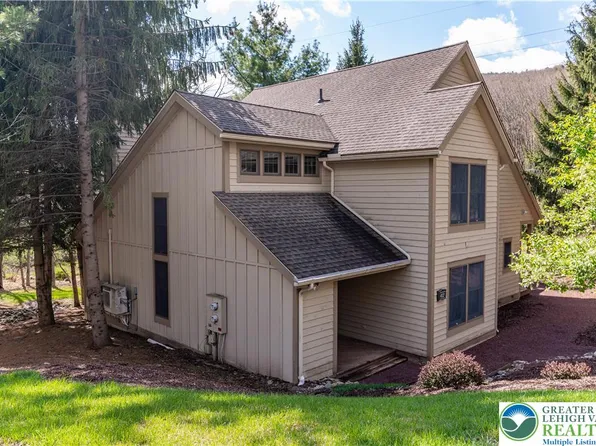 412 Hickory Dr, Tannersville, PA 18372