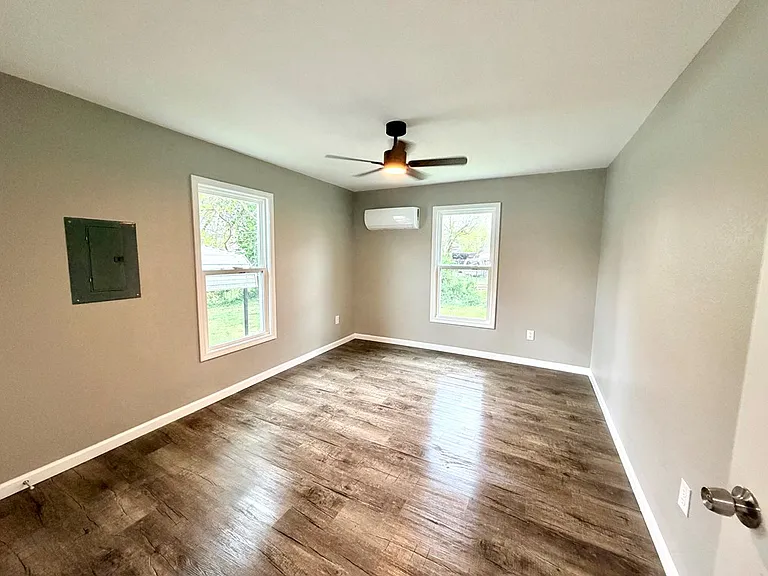 312 Twyman Sq — Photo 5