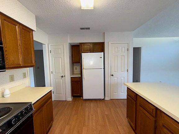 3rd image of 105 Inverness Ct.