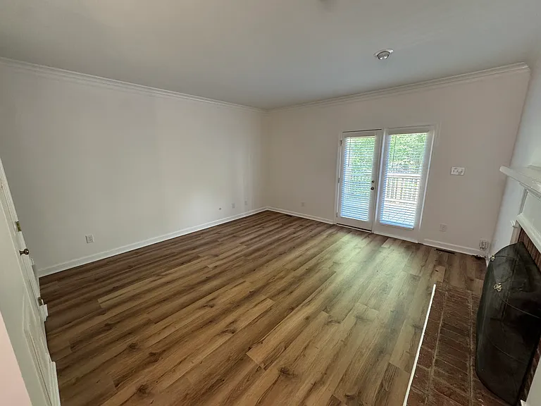 1551 Village Glenn Dr — Photo 5