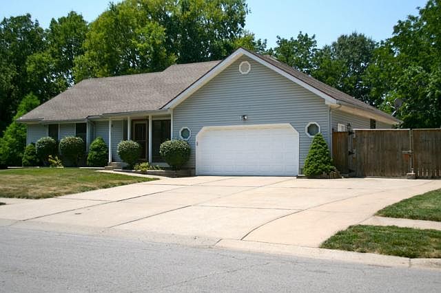 1st image of 2828 Sweet Briar Dr