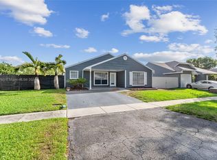 8631 SW 14th Ct, Pembroke Pines, FL 33025
