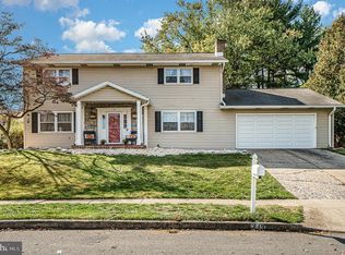 449 Pawnee Dr, Mechanicsburg, PA 17050