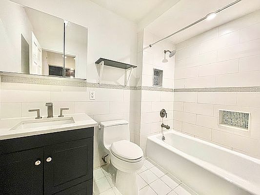 4th image of 479 4th Ave APT 4B
