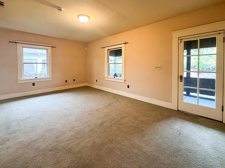 1123 Marion Ave — Photo 21