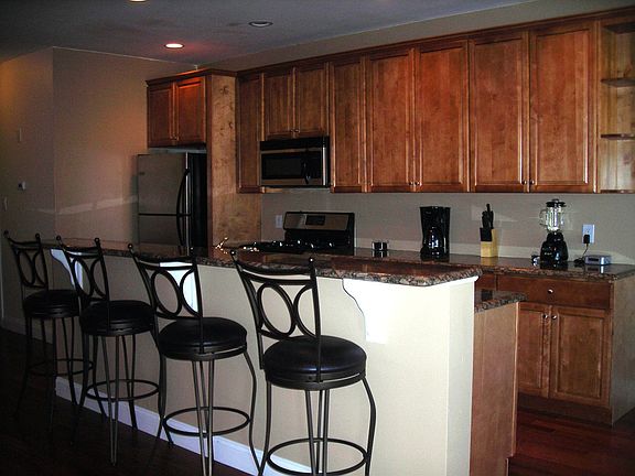 Kitchen with 42" cabinets & Granite Counter Tops