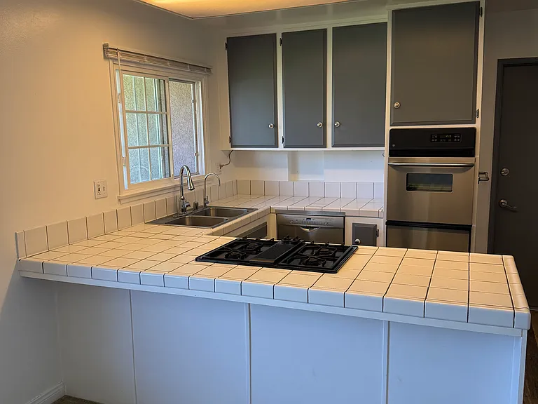 891 Rosewood Ave — Photo 7