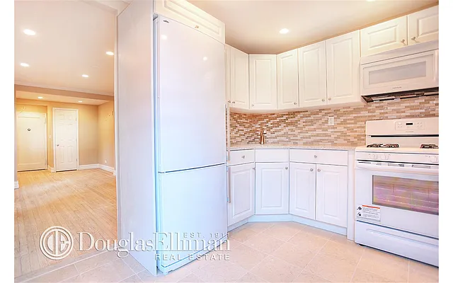 Sold by Douglas Elliman | media 23