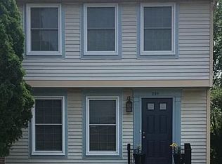 2911 Bridgehampton Ct, Falls Church, VA 22042