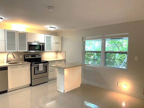 Kitchen Island Right
