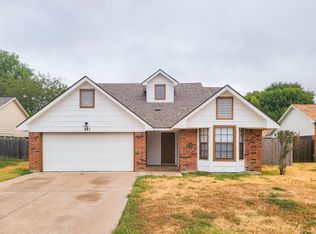 421 Benjamin Ln, Arlington, TX 76002