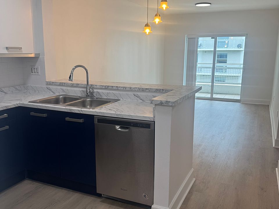 1st image of 471 NE 25th St APT 504
